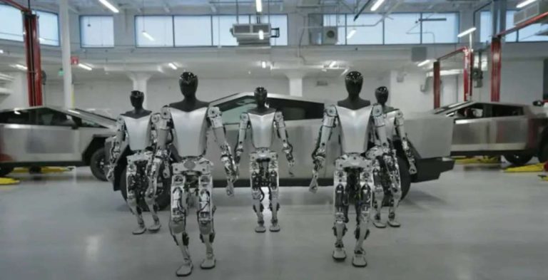 5 Tesla Optimus in Fabrikhalle von Cybertruck-Produktion