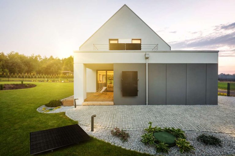 800 Watt Bagatellgrenze: Priwatt Balkonkraftwerk mit Kniff