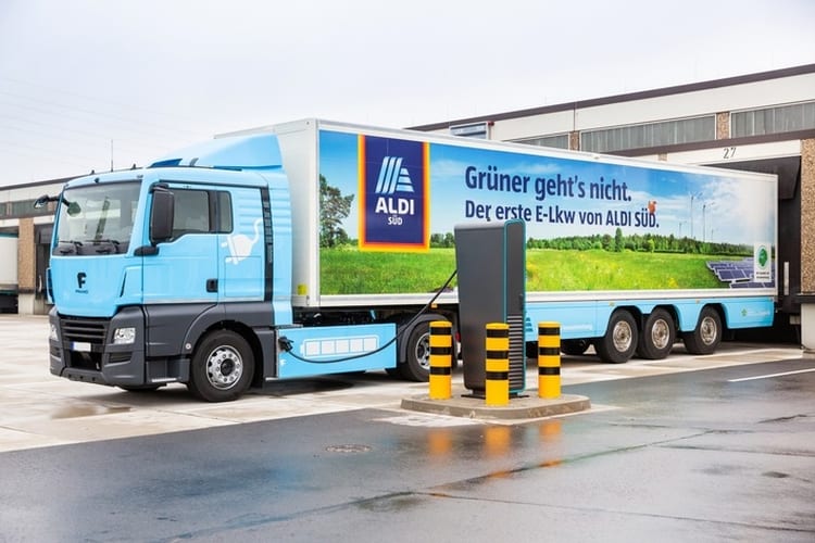 Framo kooperiert mit Aldi Süd und stellt dem Handelskonzern den ersten Elektro-Kühllaster zur Verfügung.