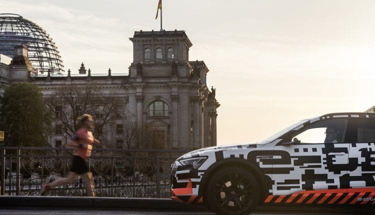 Elektroauto: SUV Audi e-tron in Berliner Gefilden