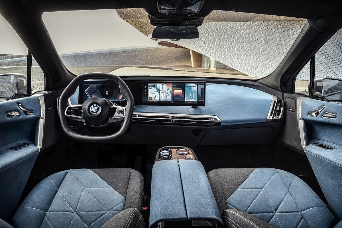 BMW iX Elektrofahrzeug Cockpit