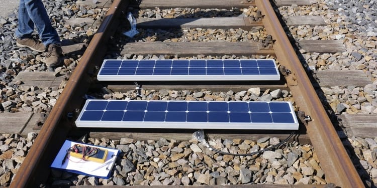 Bahngleise werden zur PV-Anlage: Bankset Energy hat große Pläne