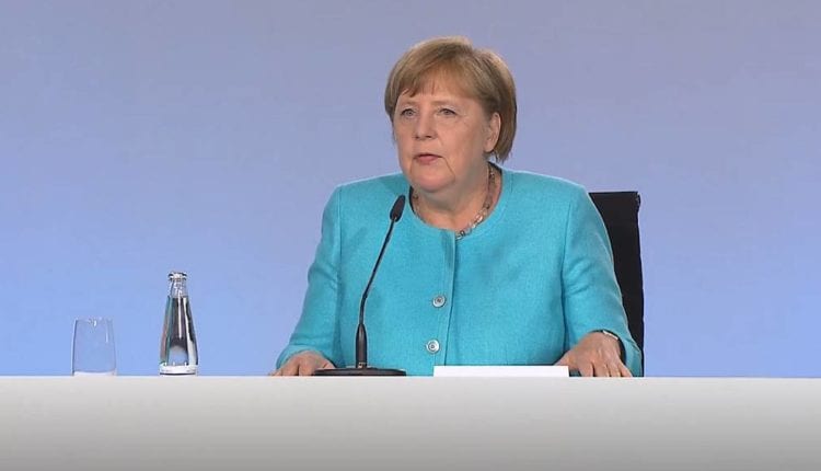 Bundeskanzlerin Angela Merkel stellt Konjunkturpaket und Zukunftspaket vor