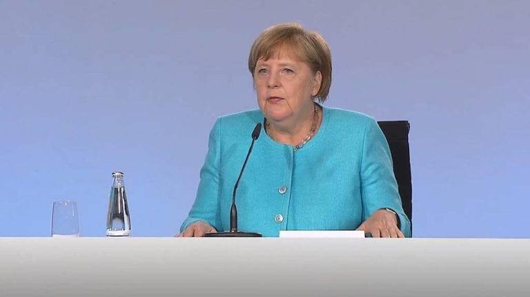 Bundeskanzlerin Angela Merkel stellt Konjunkturpaket und Zukunftspaket vor