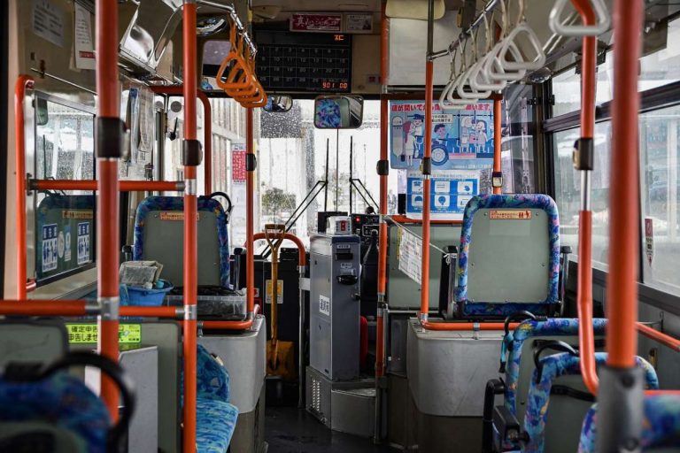 Busfahrerproblem Symbolfoto leerer Bus