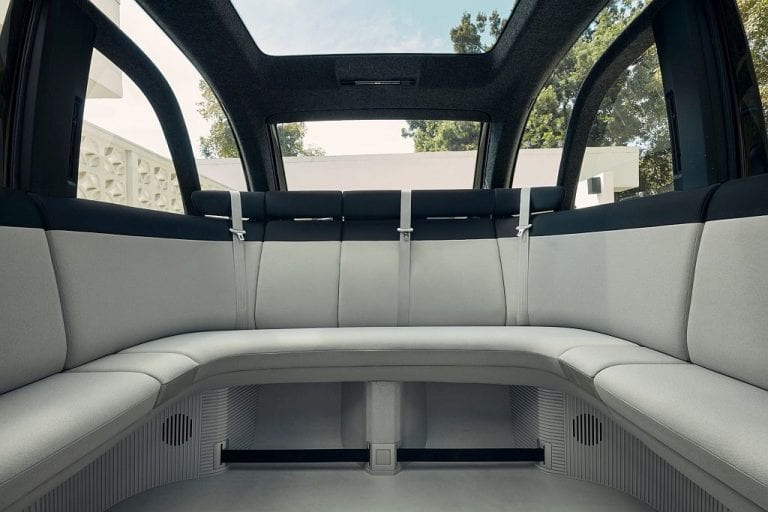 Canoo Kleinbus Hinten