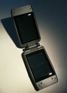 Mobiles Ladegerät mit polykristallinen Solarzellen