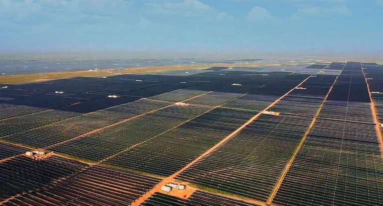 Starkes Wachstum sauberer Energien: Chinas Emissionen sinken ab 2024 strukturell 8 China Solarpark Sungrow
