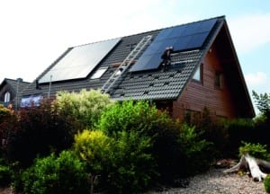 Haus mit Photovoltaikanlage als Teil der Energiewende