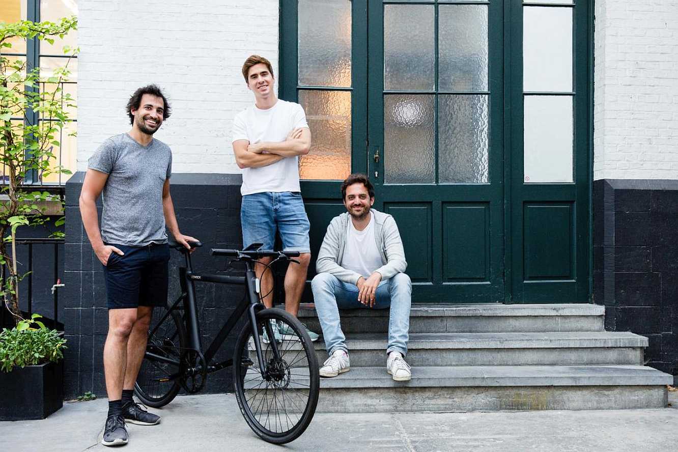 Dreiköpfiges Gründerteam vom E-Bike-Startup Cowboy aus Belgien