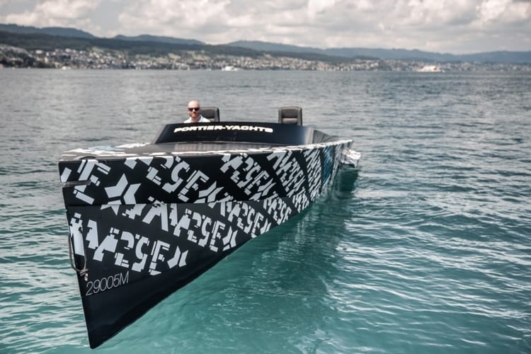 Dynamik pur: E-Boot mit Batteriepacks von Kreisel Electric