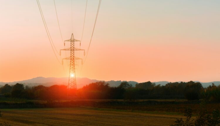 AccelerateEU Stromnetz Smart Grid bei Sonnenuntergang