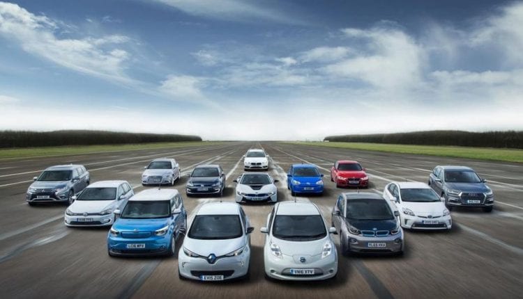 Verbrennungsmotor Aus: Elektroauto-Studie Symbolfoto