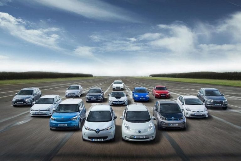 Verbrennungsmotor Aus: Elektroauto-Studie Symbolfoto