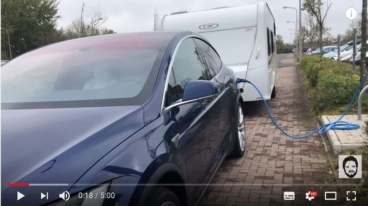 Elektroauto mit Anhänger: So geht es richtig 2 Warum hat ein Elektroauto mit Anhänger ein Problem?