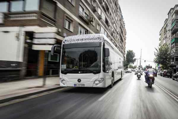 Elektrobus Citaro von Mercedes-Benz mit Lithium-Ionen-Batterien ausgestattet. Elektromobilität Best Practice.