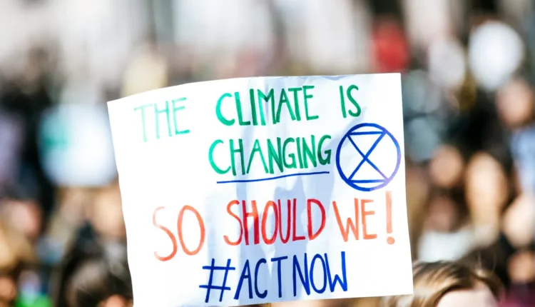 Akzeptanz für die Klimawende gesucht: Climate Gaps Report 2025 Foto von Markus Spiske auf Unsplash