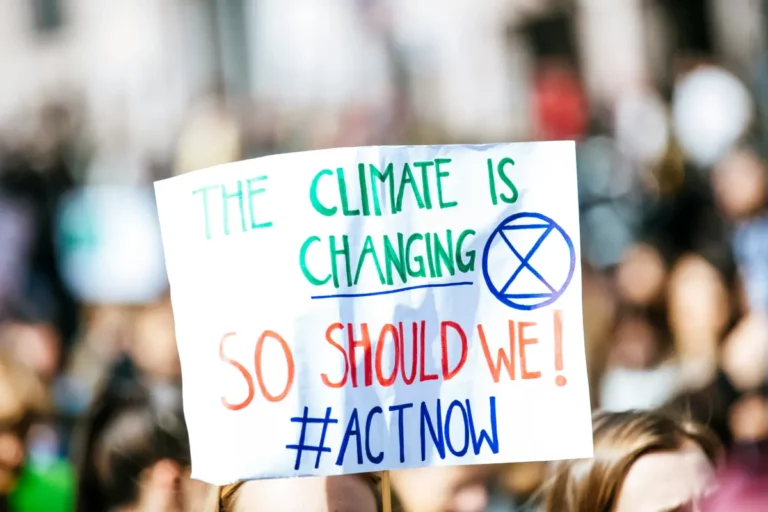 Akzeptanz für die Klimawende gesucht: Climate Gaps Report 2025 Foto von Markus Spiske auf Unsplash