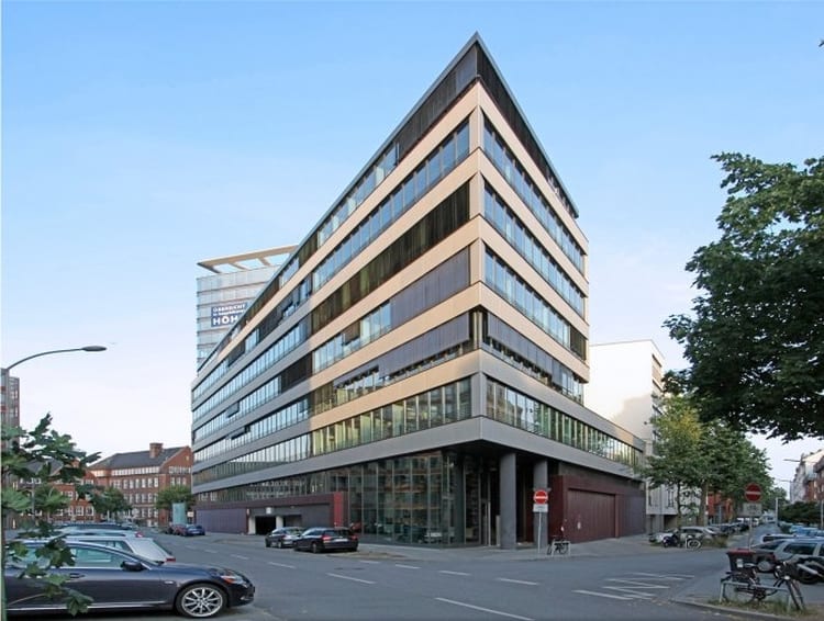 Eneco kauft LichtBlick und wird selbst privatisiert.