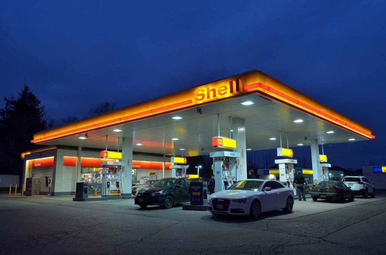 Energiegeld: CO2-Preis funktioniert nur mit pauschaler und fairer Rückerstattung 8 Energiegeld Symbolfoto Tankstelle