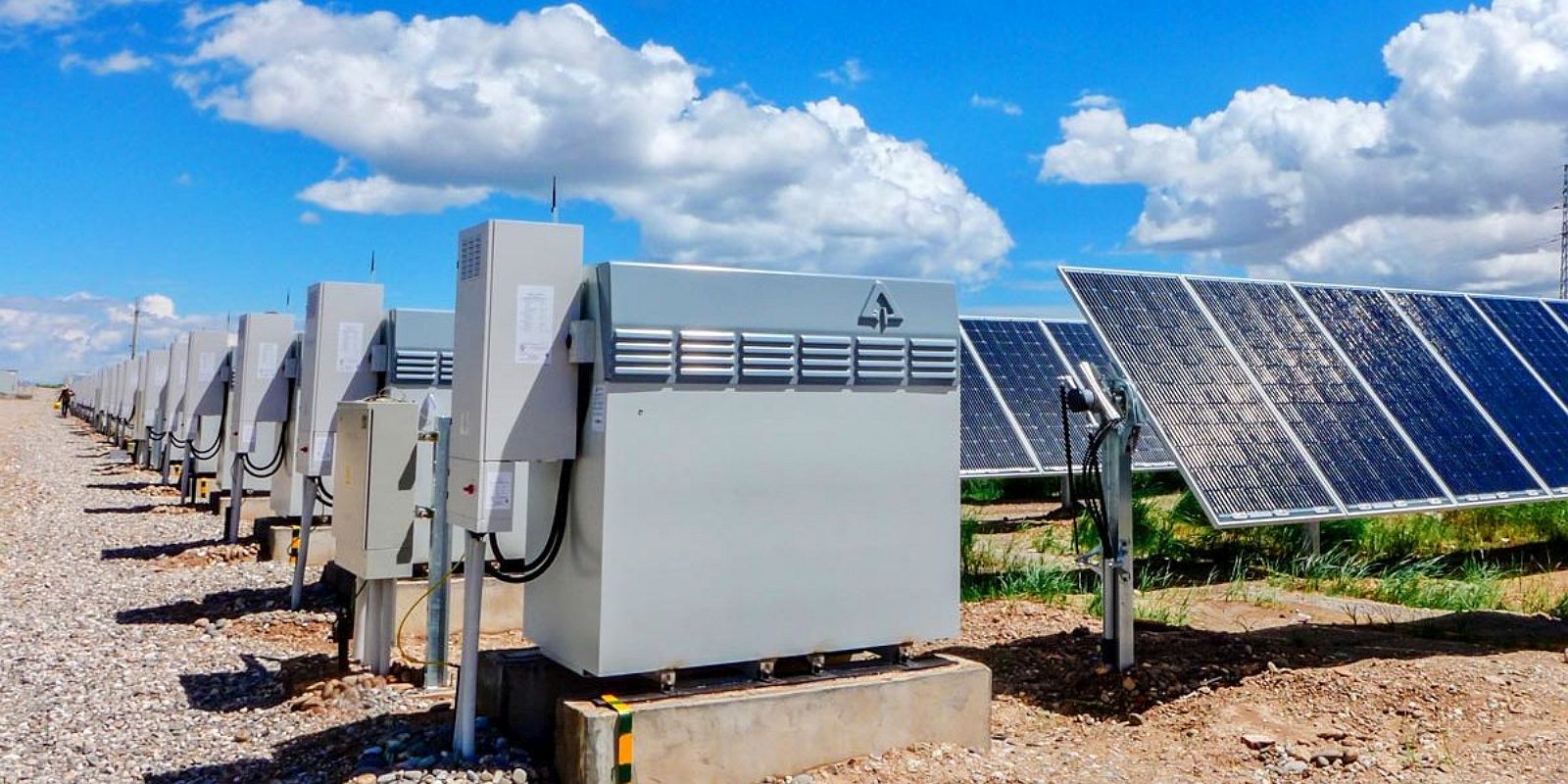 Energiespeicher von Vinity Energy Systems an Solarkraftwerk