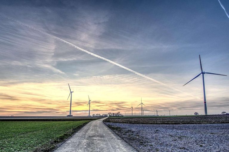 Energiewende Statusupdate März 2025 Symbolfoto Windkraft Sonne