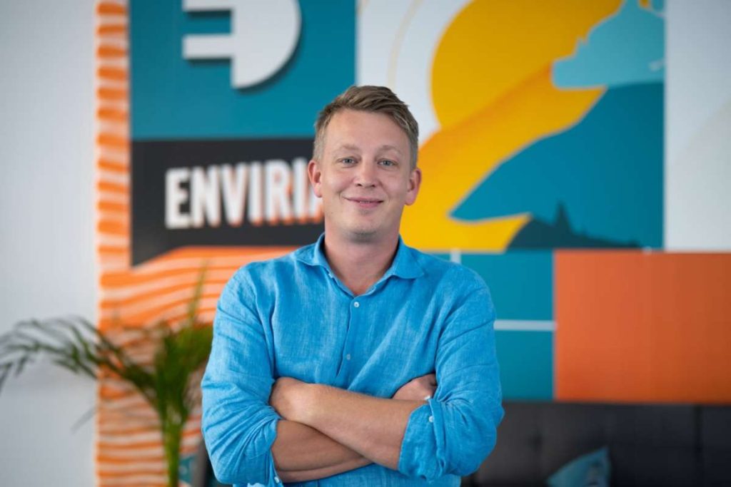 Enviria CEO Melchior Schulze Brock baut Solaranlagen für Gewerbedächer