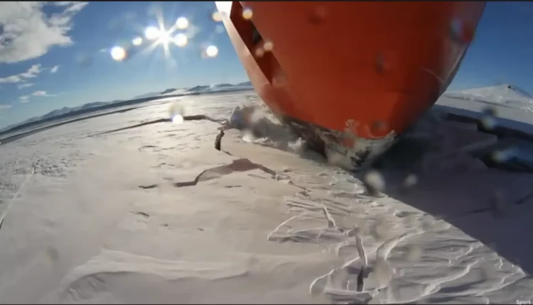 Expedition zum Doomsday Gletscher mit dem Eisbrecher