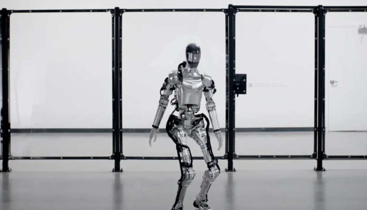 Humanoider Roboter Figure 01 läuft