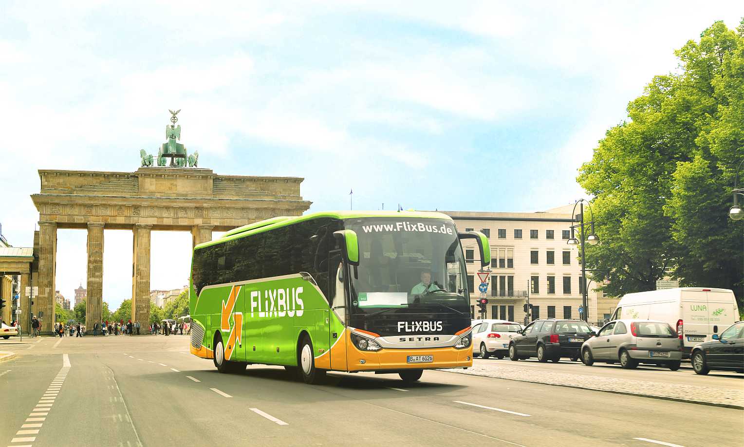 Flixbus am Brandenburger Tor in Berlin