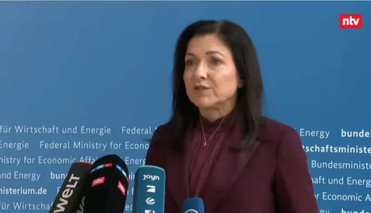 GMG Zeitplan? Wird knapp. Katherina Reiche heute bei einem Pressestatement.