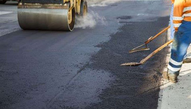 Grüner Asphalt STRABAG B2Suqare Straßenbau