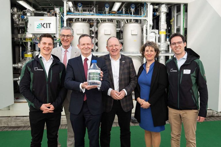 ICODOS Team bei der Weltpremiere mit Verkehrsminister Dr. Volker Wissing