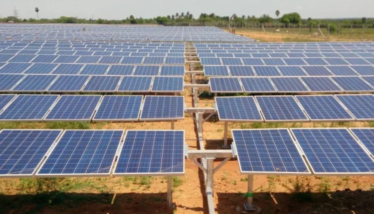 Indien Solaranlage Freifläche