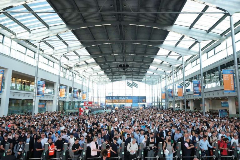Intersolar Europe 2024: Eine Reise in die Energie-Zukunft 10 Intersolar Europe 2024 Besucherandrang