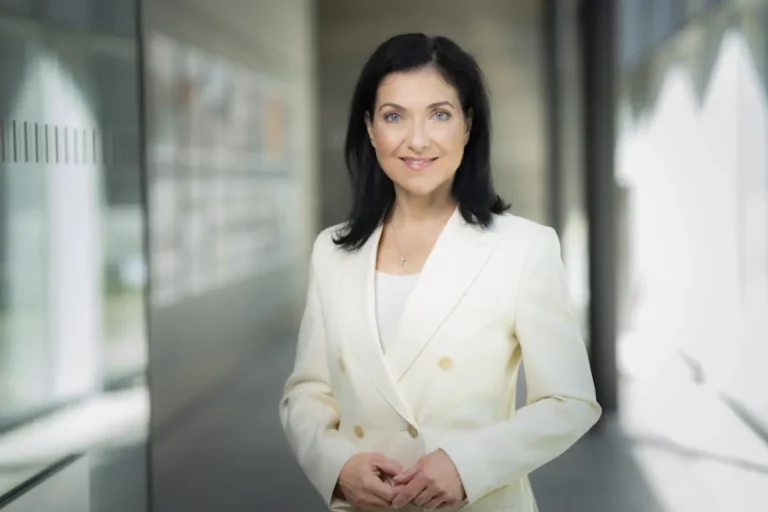 EEG-Entwurf: Katherina Reiche will Einspeisevergütung für kleine PV-Anlagen streichen 7 Katherina Reiche zur Gasversorgung im Wirtschaftsausschuss