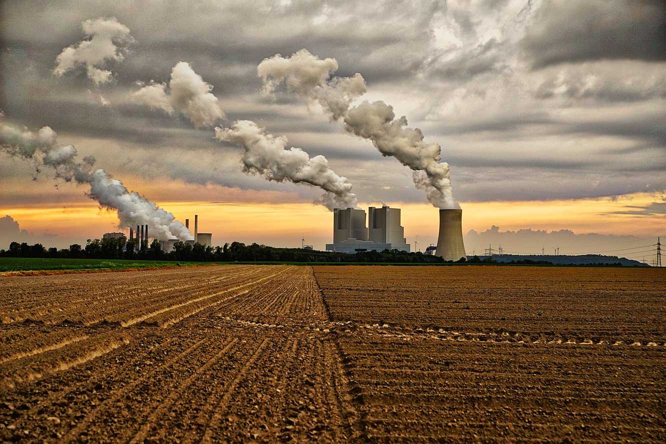 Kohleausstieg Felder Fahne Wolken Sonne Kraftwerke