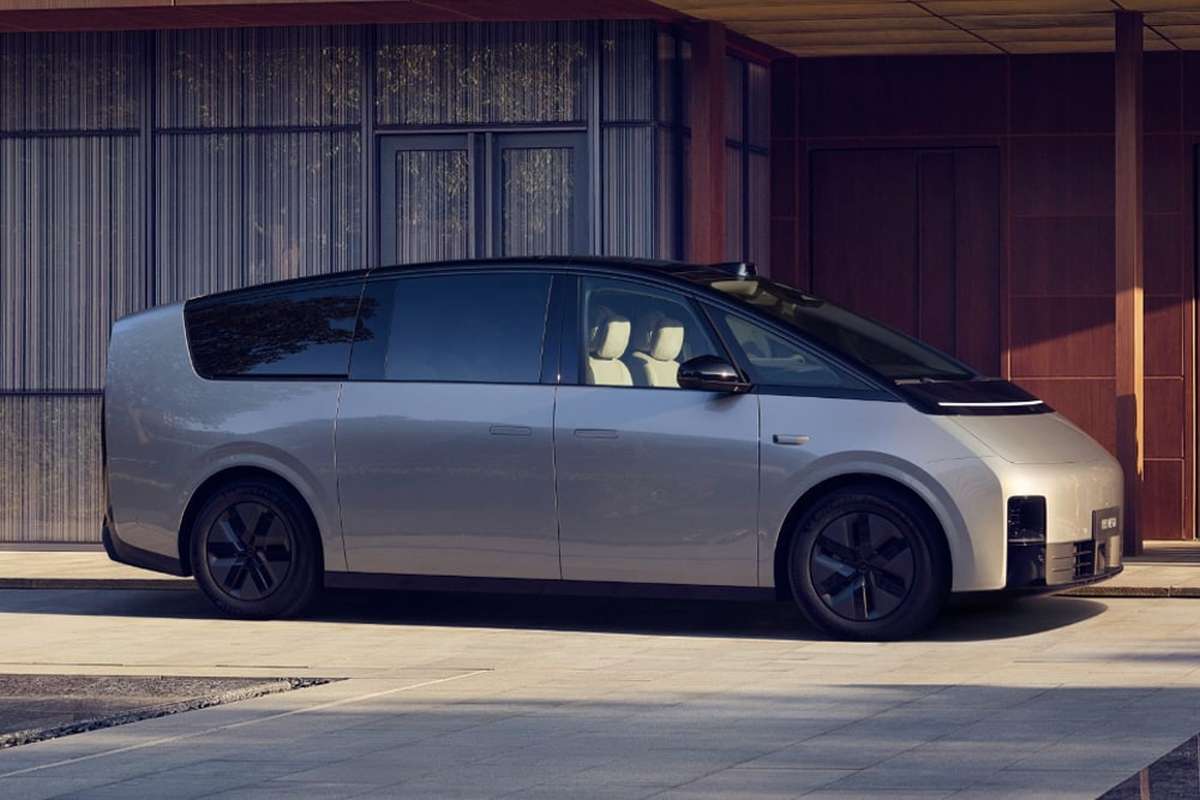Li Auto zeigt den Li Mega, der ultraschnell laden kann.