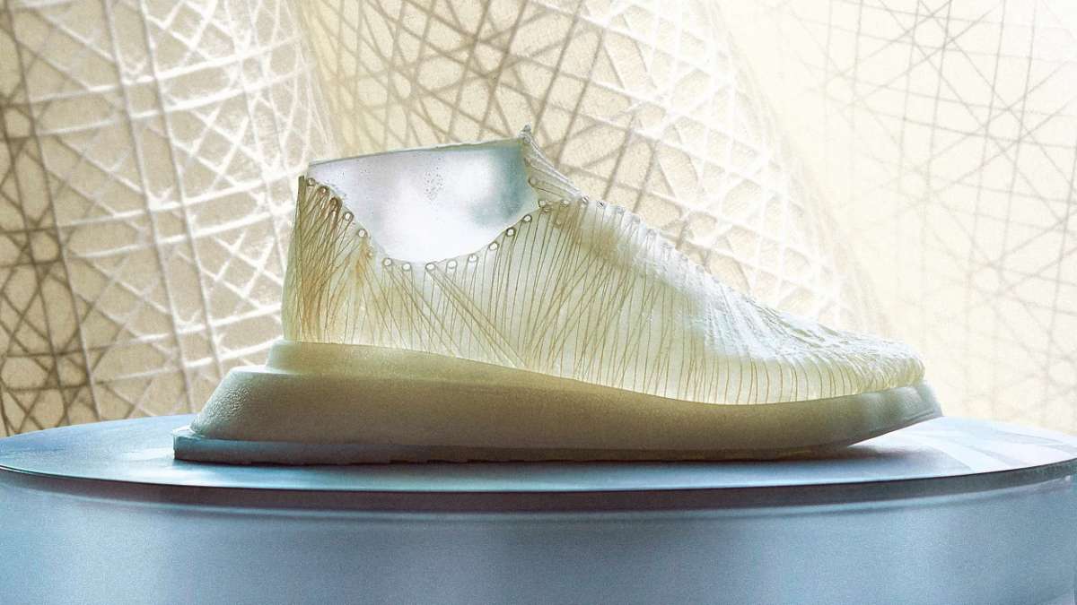 Modern Synthesis - Schuh aus Biomaterial auf Basis von Bakterien