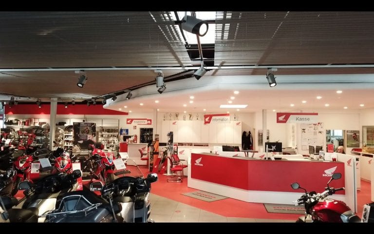 Erneuerbare Energie: Wie Gewerbebetrieb Wellbrock umgerüstet hat 3 Wellbrock Verkafsraum Motorrad Erneuerbare Energie