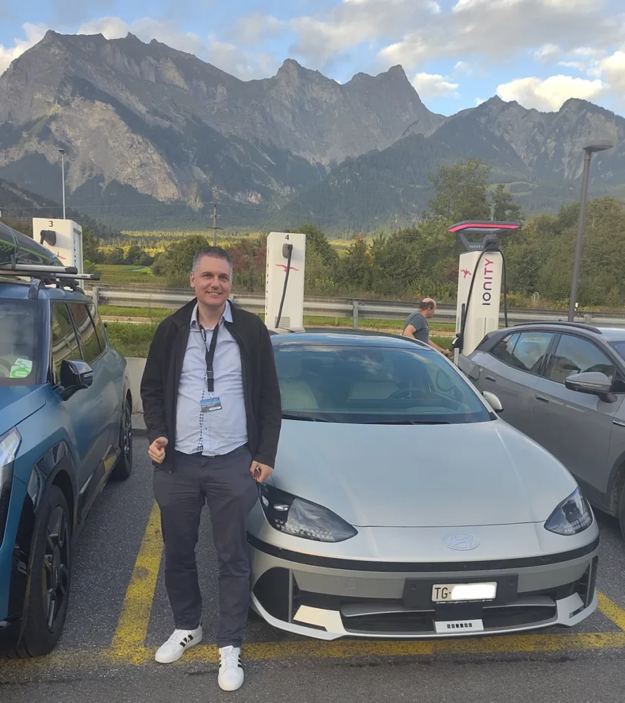 Mutmacher Dominic unterwegs mit seinem Hyundai Ioniq 6