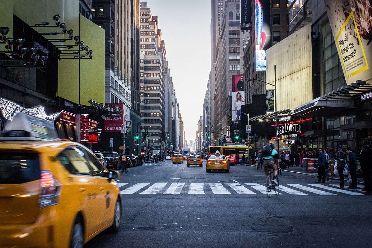 New York Stadtmaut Trump dagegen Taxis Bild von Adrian auf Pixabay