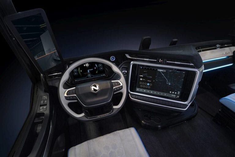 Blick ins Cockpit des Nikola Corporation Tre-Truck der Nikola Corporation