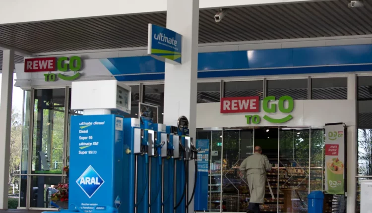 Aral-Tankstelle in Deutschland - Spritpreise steigen durch Iran-Konflikt und Sperrung der Straße von Hormus