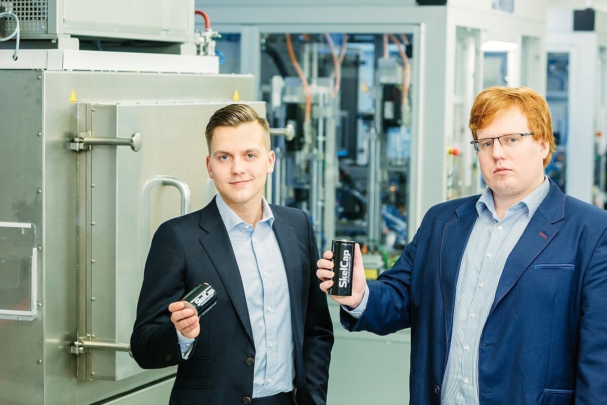 Skeleton Technologies Gründer Ahlberg Madiberk mit Ultrakondensatoren