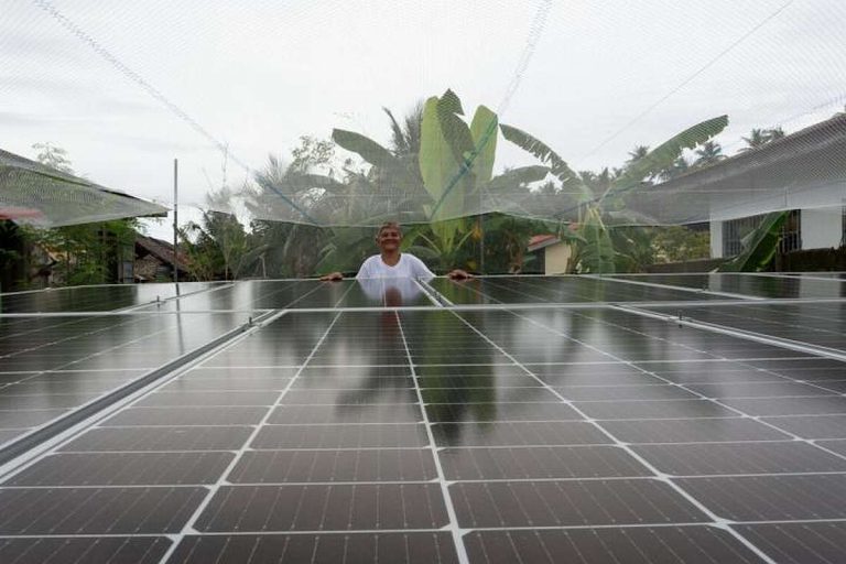 Solarmodule - finanziert durch die Übergewinnsteuer wäre Klimaschutz für Afrika