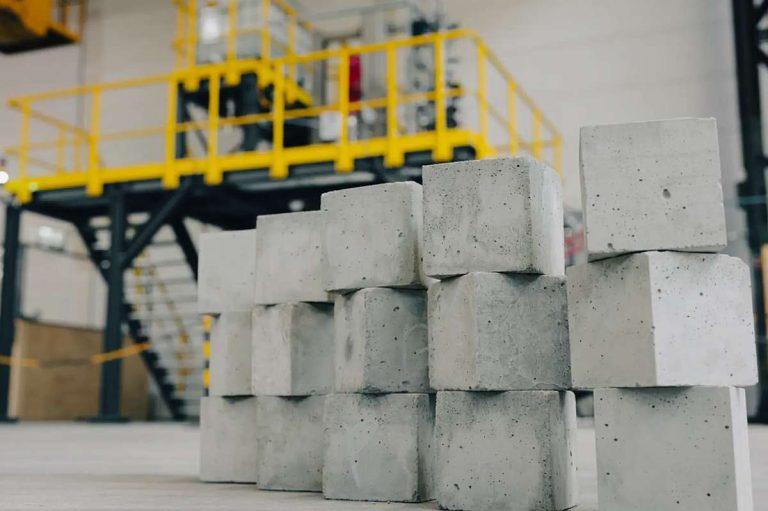 Paebbl: Durchbruch bei der Herstellung von Baumaterialien aus CO₂ 13 Paebbl Baumaterial CO2 Demonstrationsanlage