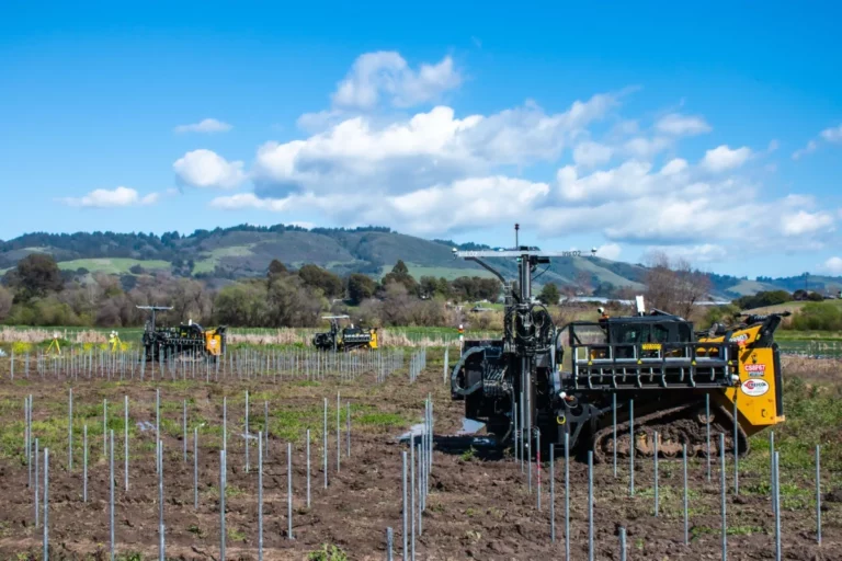 Planted Solar: Roboter bauen Solarparks für Rechenzentren