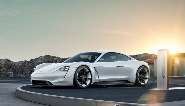 Leistungswillig und kraftvoll: Der Porsche Taycan kommt mit Allradantrieb und zwei Elektromotoren