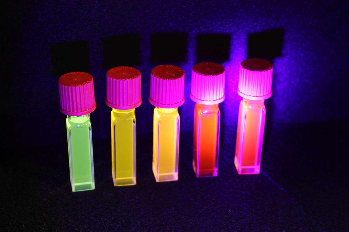 Luminiszierende Quantenpunkte von UbiQD in verschiedenen Farben